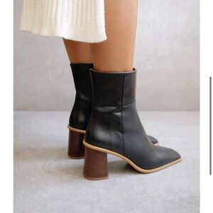 ALOHAS West Vintage Black Leather Ankle Boots in 39